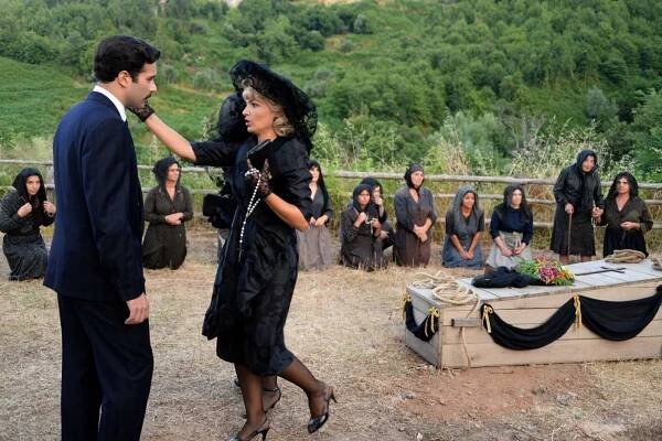 Giulio Forges Davanzati, Tosca D'Aquino - Veleni - Z filmu