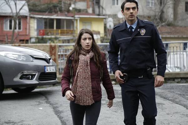 Bizim Hikaye - Episode 22 - Z filmu - Hazal Kaya, Mehmetcan Mincinozlu