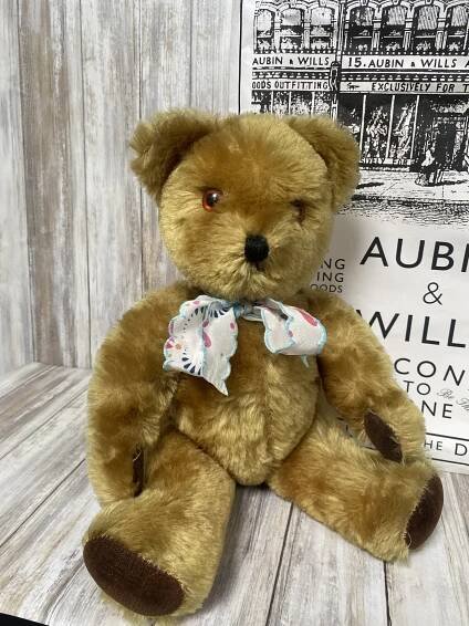 ANTIQUE & COLLECTOR’S TEDDY BEARS
