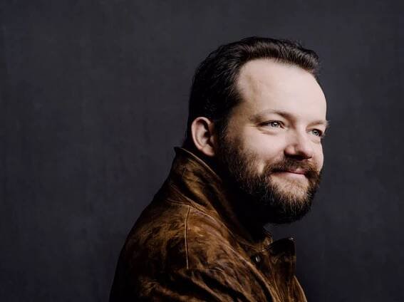 Andris Nelsons headshot