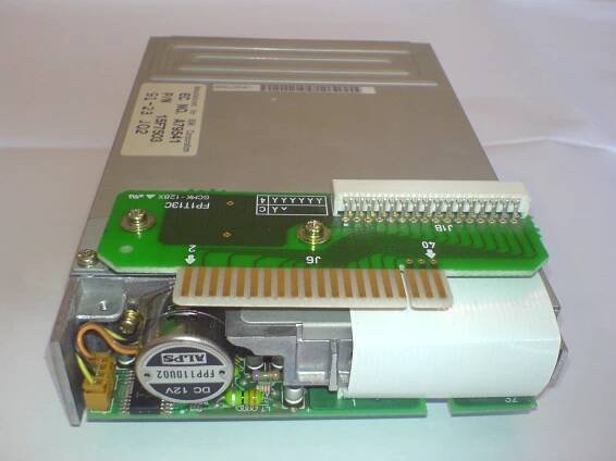 Soubor:Floppy IBM PS2 M70 back.JPG