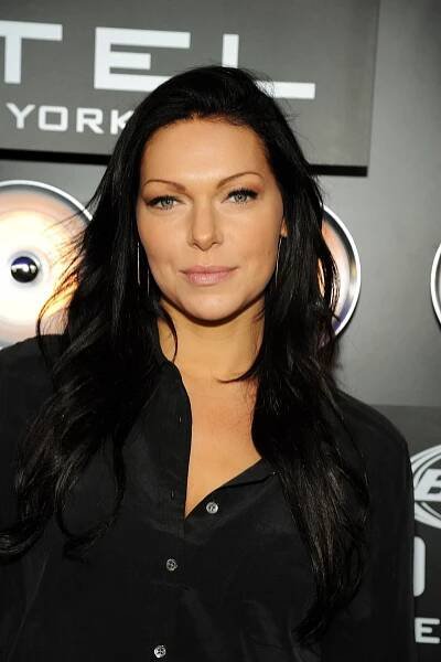 Laura Prepon wearing a black t-shirt