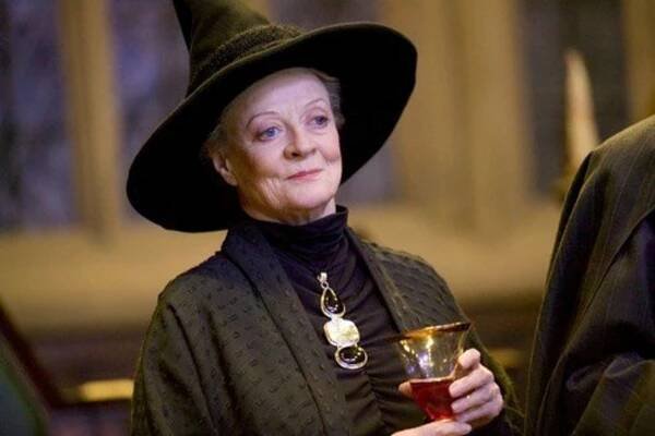 Dokážete si představit mladou profesorku McGonagallovou? Či Snapea? My si na ně posvítili. Lumos!
