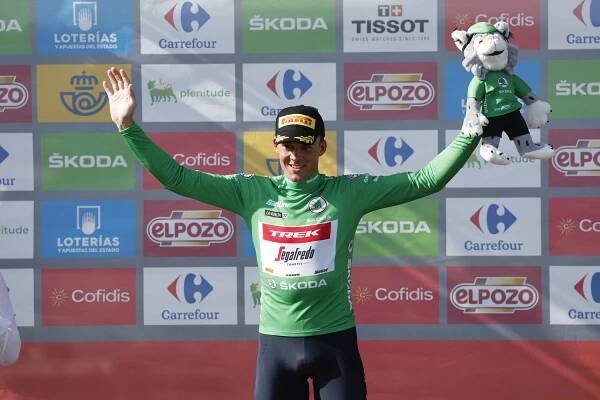 Vuelta: Pedersen vyhral atraktívny šprint do kopca s náskokom troch bicyklov, Ayuso pokračuje napriek pozitívnemu testu