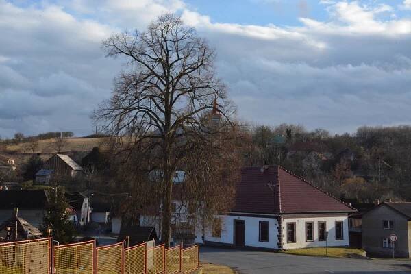 Vesničku Hlinsko proslavily archeologické nálezy. Obyvatel jí pořád přibývá