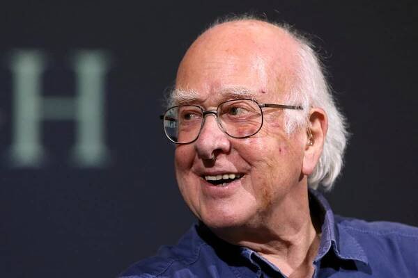 Higgs bol rovnako nepolapiteľný ako jeho častica. Keď mal získať nobelovku, zmizol