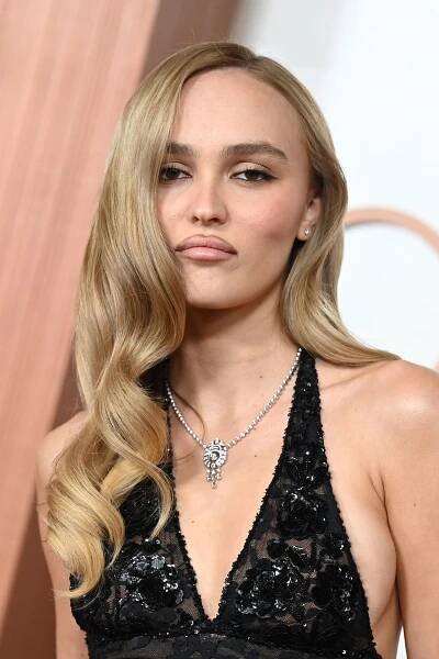 lily-rose depp on the 2025 oscars red carpet