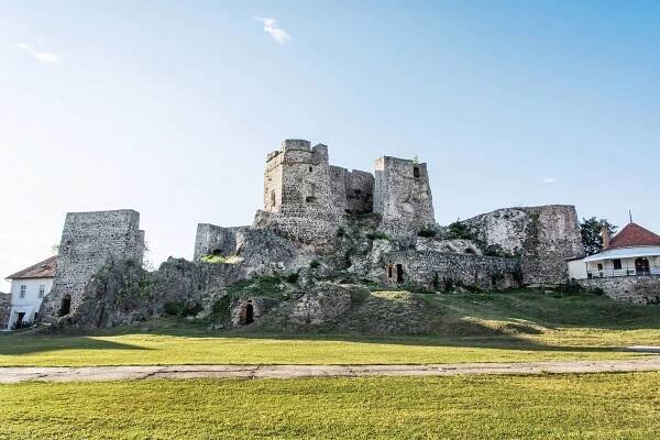 Levický hrad - Slovakia.travel