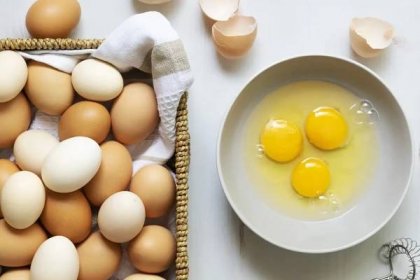 Jaký je rozdíl mezi hnědými a bílými vajíčky?