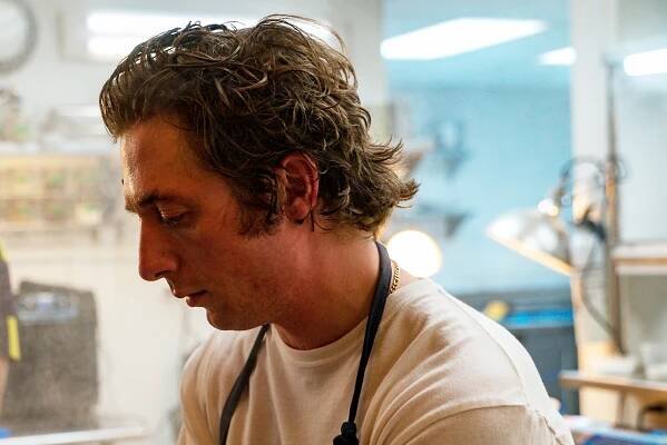Best Performance by an Actor in a Television Series Musical or Comedy Jeremy Allen White The Bear Golden Globes 2023 Winner List