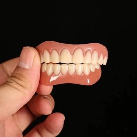 Luxusní trendy silikonová zubní náhrada pro nádherný úsměv Umair