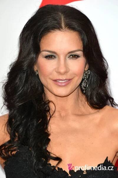 Catherine Zeta-Jones - celebrity účes - HappyHair