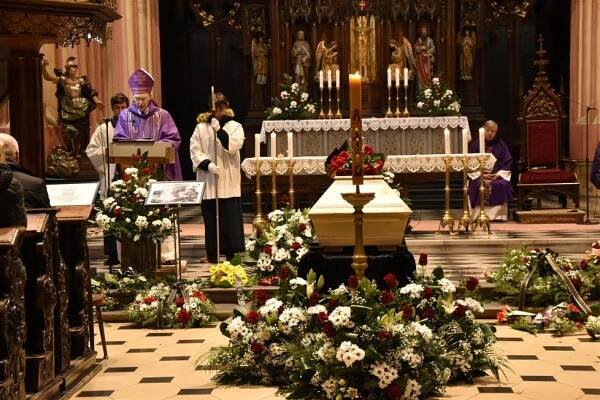 Smutné rozloučení se zvonařkou Marií (†81): Na poslední cestu ji vyprovodily zvony po celé zemi