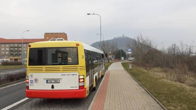 Silniční most u Stovky je zavřený. Auta musí k jezeru Most jinudy, lidi projdou