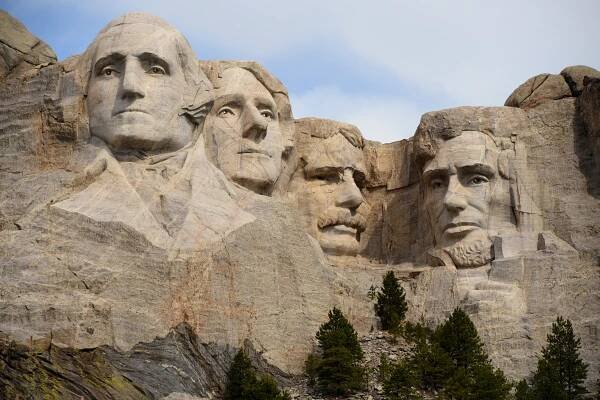 Súbor:Mount Rushmore Statues of Presidents 01.jpg – Wikipédia