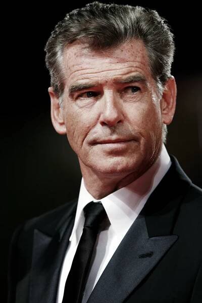 Nový James Bond už dnes v kinech. Kolik herců se v roli Agenta 007 vystřídalo?