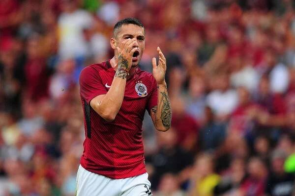 Fotbalové utkání 2. předkola Evropské ligy UEFA mezi celky AC Sparta Praha a FK Spartak Subotica 2. srpna v Praze. Nicolae-Claudiu Stanciu.