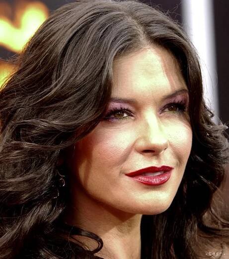 Herečka Catherine Zeta-Jones je na psychiatrii, sama sa chcela liečiť