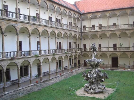 Soubor:Zámek Bučovice.JPG