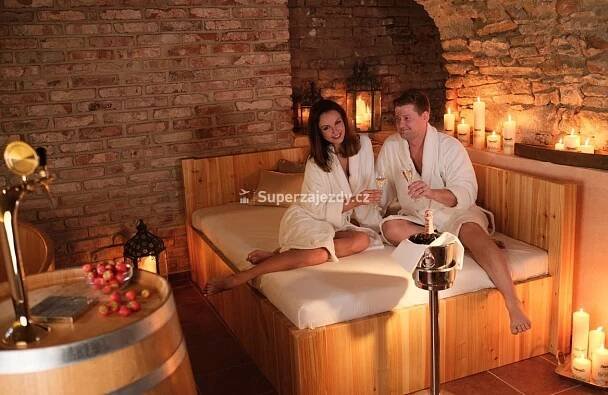ZÁMEK WICHTERLE HOTEL A PIVNÍ LÁZNĚ SLAVIČÍN - Česká Republika - Východní Morava - Zlínsko a Luhačovicko | Superzajezdy.cz