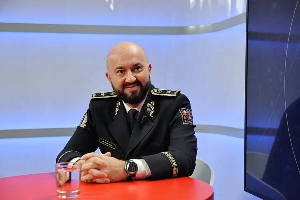 Další hradní rošáda před příchodem Pavla: Šéf prezidentské ochranky Baláž končí!