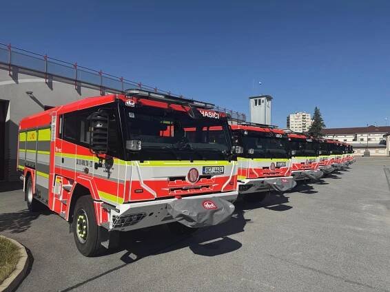 Jihočeští hasiči získali osm nových cisteren Tatra Force