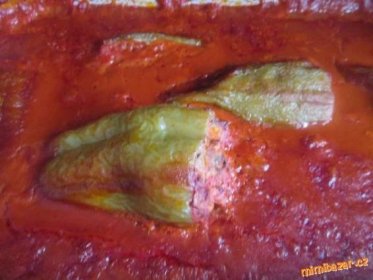 Pečené plněné papriky s rajskou omáčkou