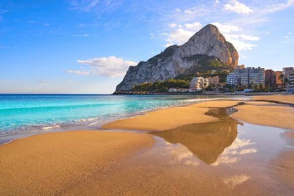 pláž playa de fossa v calpe a ifach - alicante costa blanca - stock snímky, obrázky a fotky