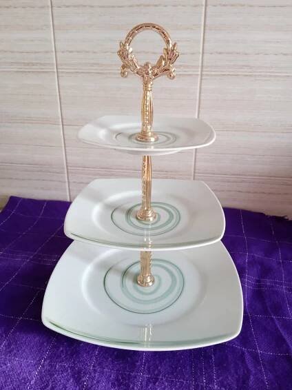 Porcelánový etažer - Starožitnosti a umění