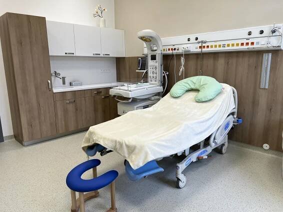 Lékaři dokážou zachránit i děti, u kterých v polovině těhotenství odteče plodová voda