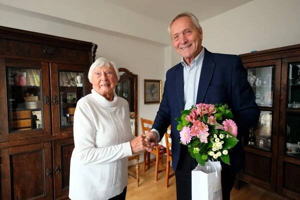 K 96. narozeninám přišel popřát paní Svobodové i starosta města Kutné Hory Josef Viktora - Kutnohorské listy