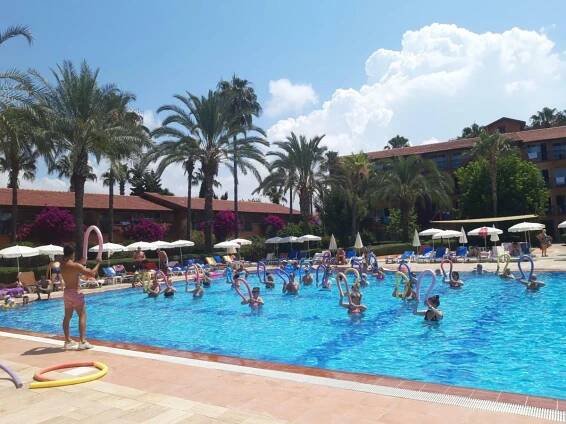 Bazén v ubytování Club Turtas Beach - All Inclusive nebo v jeho okolí