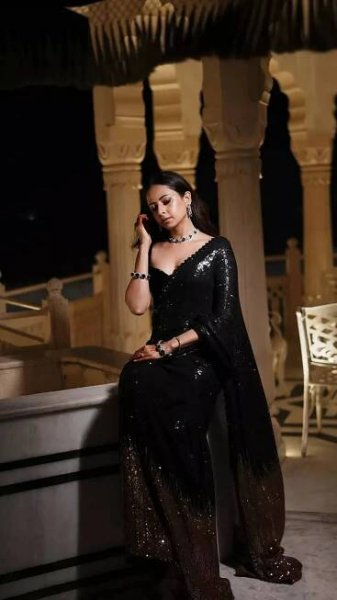 Sargun Mehta’s midnight sparkle: A black saree that screams elegance