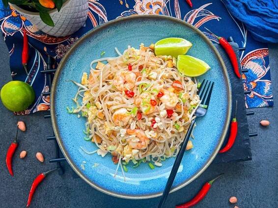 Thajské nudle PAD THAI s krevetami - vařilamyšička.cz