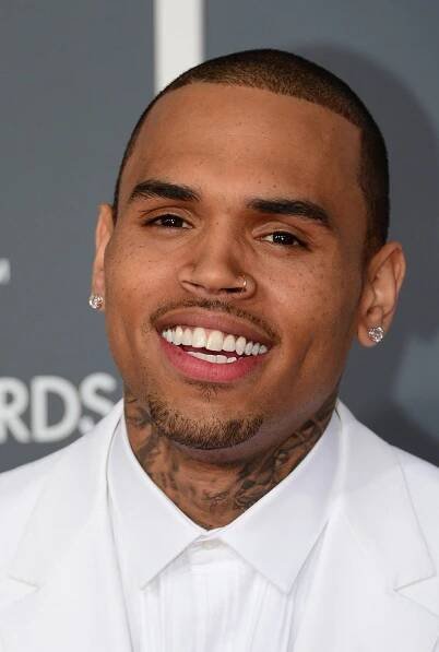 Chris Brown narazil. Soud mu nařídil 1000 hodin veřejně prospěšných prací