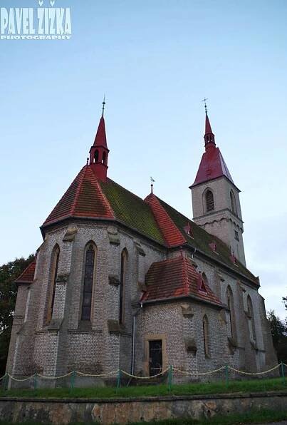 Kostel Nejsvětější Trojice v Mešně - PřírodaČeska.cz