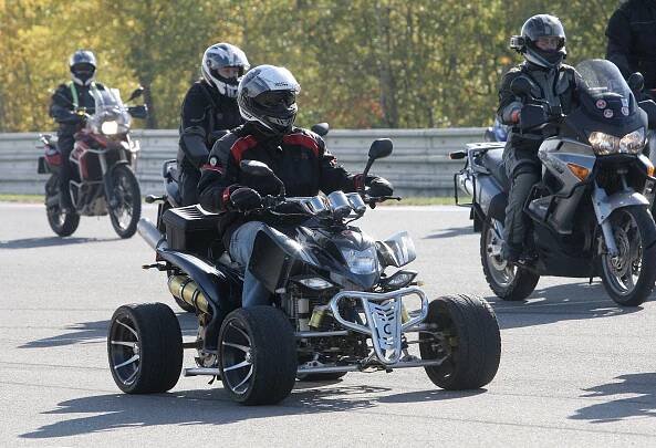 OBRAZEM: Na okruh vyjelo 2732 motorek. Nejrychlejší kolo zajel vozíčkář Šembera
