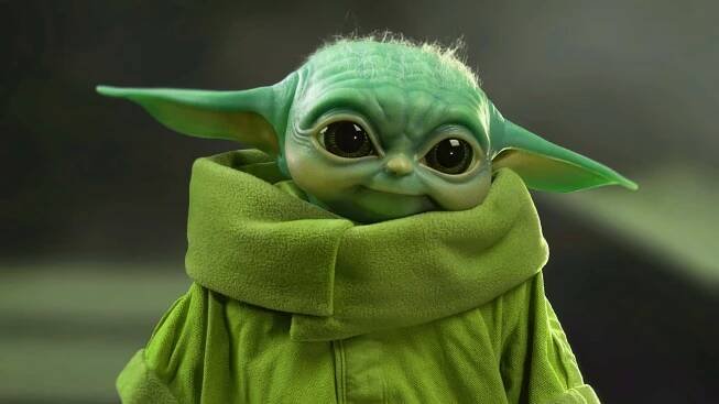 Baby Yoda Estetika Dalam Pakaian Hijau Wallpaper