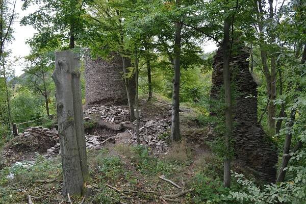 Zříceniny hradů Pyšolec a Zubštejn