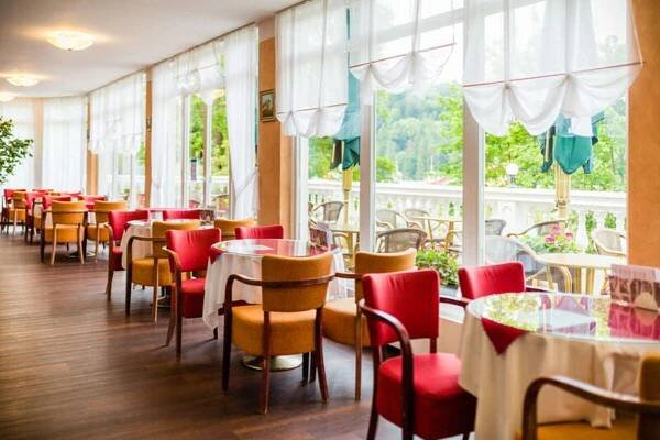 Restaurace a kavárna - Lázeňský hotel ROYAL Mariánské lázně