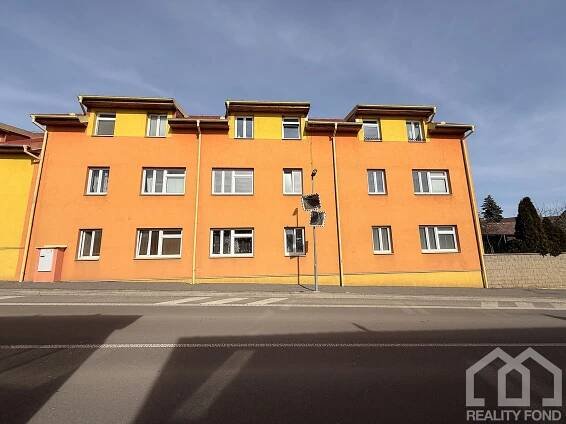 Prodej bytu 2+kk 41m2, kolaudace 2005, cihla 2.NP, parkoviště před domem, Jinočany, Praha - západ. | Reality Fond s.r.o.