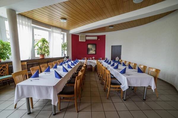 RESTAURACE 2 | HOTEL ROZVOJ, KLATOVY: UBYTOVÁNÍ KLATOVY