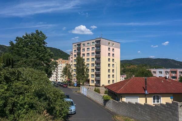 PRODALI JSME - Slunný byt 3+1 s lodžií a sklepem, 76 m2, v ulici Na Výšině, Ústí nad Labem - Roman Svoboda - realitní makléř
