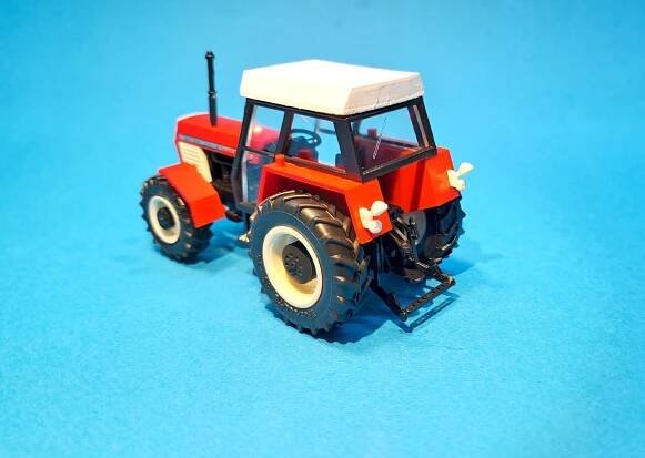 1:43 - traktor Zetor Crystal 8045 - červený I. - hotový model