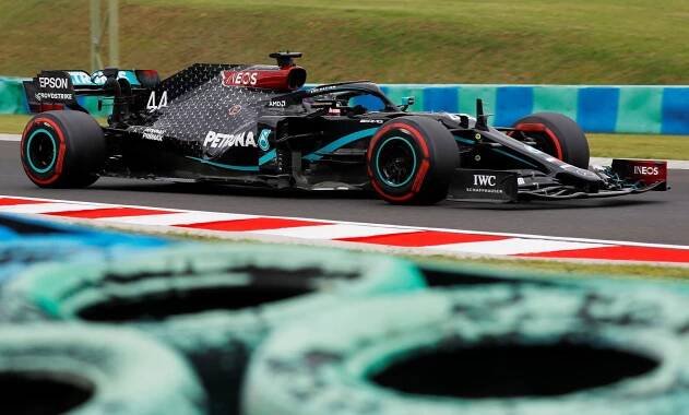 Kvalifikace formule 1 v Maďarska patřila Mercedesům. Těm černým i růžovým