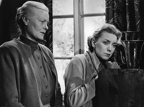 Emma Väänänen, Hilkka Helinä - Niskavuoren naiset - Z filmu