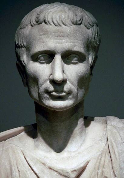 Gaius Iulius Caesar: *100 – †15.3.44 př.n.l., římský politik, vojevůdce a spisovatel