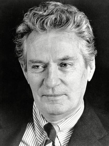 One Of British Cinema's Leading Men Peter Finch Wallpaper