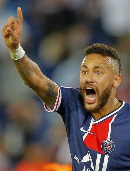 Divočina v Paříži! Rvačka, pět červených karet a rozzuřený Neymar