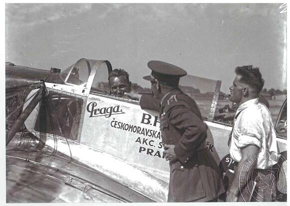 Karel Mareš v meziválečném období jako jeden z nejvýznamnějších československých letců.